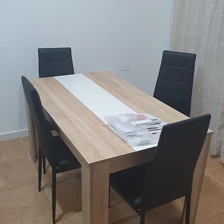 Peaceful 4-6 Person With Patio, Close To Amenities Prázdninový dům *